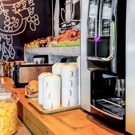 Ibis Budget Bord De فندق مينتون